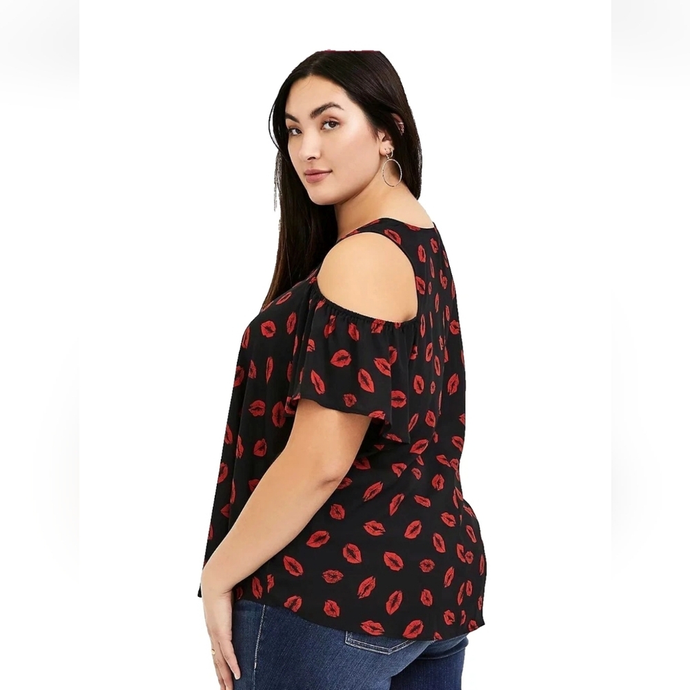 Torrid Black Cold Shoulder Blouse with Red Lip Print, Size 0